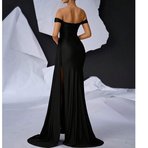 Classic Off Shoulder Split thigh Mermaid Hem Party Wedding Dress - Picture 3 of 10